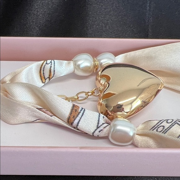 Serefina | Gold Heart Scarf Bag Charm ✨ - Picture 7 of 10